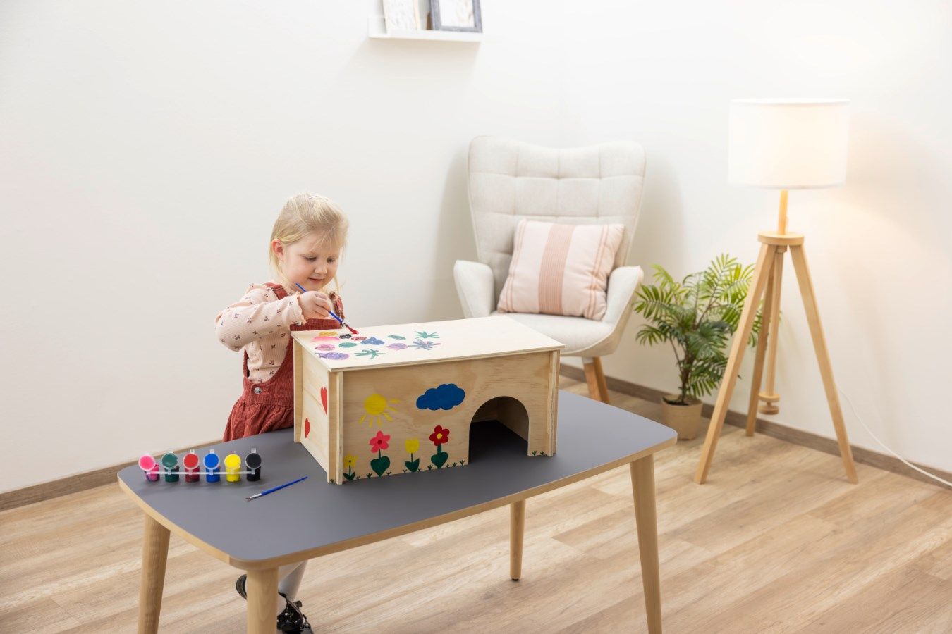 Kerbl Pet Maison en bois à peindre pour rongeur, incl. 6 peintures et pinceau, en utilisation