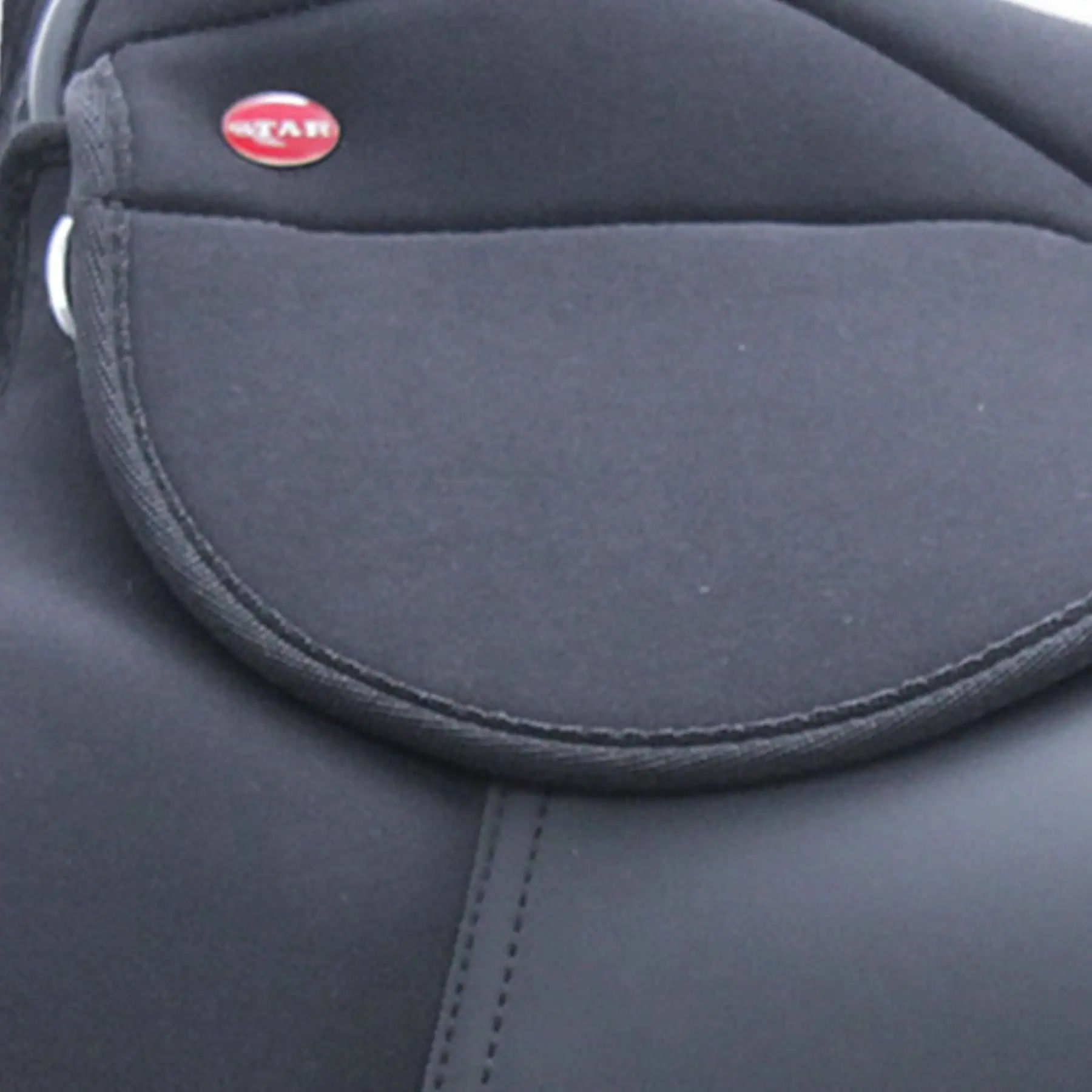 STAR Vielseitigkeitssattel Neopren, schwarz, Sattel für Einsteiger, Detailansicht, Verschluss